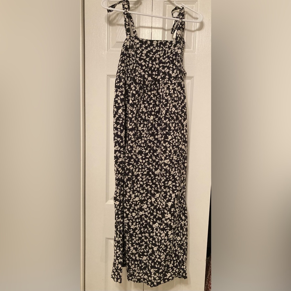NWT Old Navy Tie-Shoulder Black Floral Split-Front Midi Swing dress size M